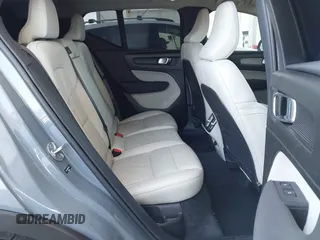 2023 Volvo XC40 Ultimate Dark Theme z VIN YV4L12UX9P2952245, wystawiony jako IAAI lot #42205666 z przebiegiem 19 952 mil mil oraz . Historia ofert i sprzedaży dostępna na DreamBid. Obrazek 8.