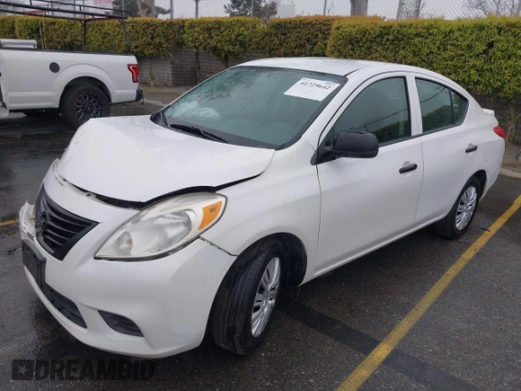 2014 Nissan Versa SV with VIN 3N1CN7AP4EL850102, listed as a IAAI auction lot 41729642 with 181,514 mi miles. Bid and sale history available at carsss.com. Image 2.