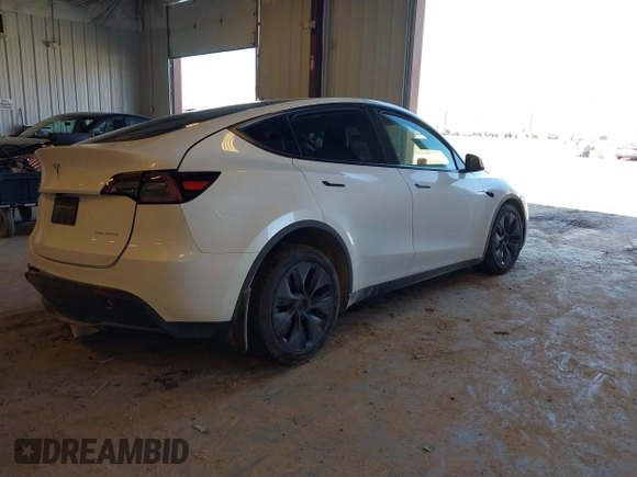 2024 Tesla Model Y Long Range z VIN 7SAYGDEE7RA294649, wystawiony jako IAAI lot #42022150 z przebiegiem 9 110 mil mil oraz . Historia ofert i sprzedaży dostępna na DreamBid. Obrazek 4.