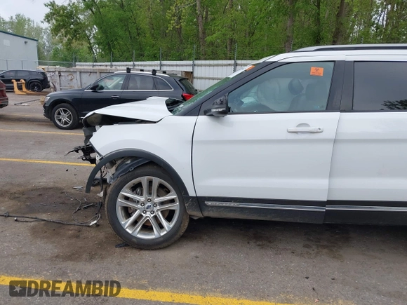 2017 Ford Explorer XLT z VIN 1FM5K8D8XHGC84301, wystawiony jako IAAI lot #42270431 z przebiegiem Nie podano mil oraz . Historia ofert i sprzedaży dostępna na DreamBid. Obrazek 6.