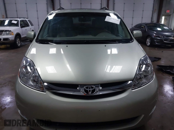 2010 Toyota Sienna XLE z VIN 5TDDK4CC6AS032622, wystawiony jako IAAI lot #42271332 z przebiegiem 139 650 mil mil oraz . Historia ofert i sprzedaży dostępna na DreamBid. Obrazek 12.