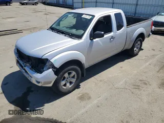 2010 Nissan Frontier SE z VIN 1N6AD0CWXAC440801, wystawiony jako Copart lot #57247725 z przebiegiem 196 527 mil mil oraz Szkoda całkowita • Salvage title. Historia ofert i sprzedaży dostępna na DreamBid. Obrazek 1.