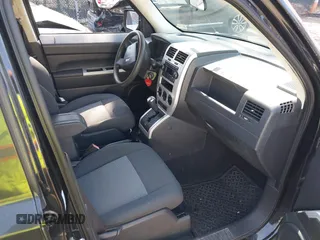 2008 Jeep Patriot Sport with VIN 1J8FT28W68D689674, listed as a IAAI auction lot 41918466 with 123,546 mi miles. Bid and sale history available at carsss.com. Image 5.