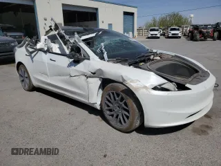 2025 Tesla Model 3 Long Range z VIN 5YJ3E1EA0SF924481, wystawiony jako Copart lot #50844985 z przebiegiem Nie podano mil oraz Szkoda całkowita • Salvage title. Historia ofert i sprzedaży dostępna na DreamBid. Obrazek 4.