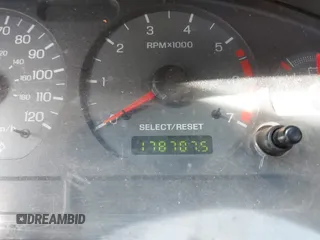 2002 Ford Mustang Standard z VIN 1FAFP40412F222679, wystawiony jako IAAI lot #42022249 z przebiegiem Nie podano mil oraz . Historia ofert i sprzedaży dostępna na DreamBid. Obrazek 7.