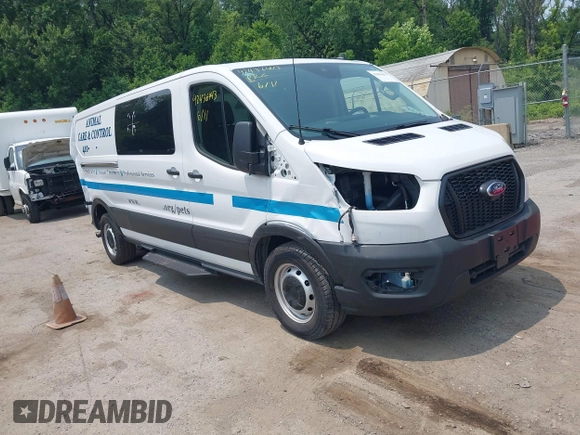 2024 Ford Transit Cargo z VIN 1FTBW1Y85RKA00455, wystawiony jako IAAI lot #42436443 z przebiegiem 8 015 mil mil oraz . Historia ofert i sprzedaży dostępna na DreamBid. Obrazek 1.