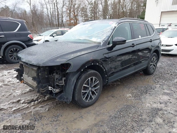 2019 Volkswagen Tiguan SE with VIN 3VV3B7AX2KM196407, listed as a IAAI auction lot 40993730 with 86,904 mi miles. Bid and sale history available at carsss.com. Image 2.
