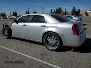 2005 Chrysler 300 300C AWD z VIN 2C3AK63H85H671717, wystawiony jako Copart lot #50369505 z przebiegiem 203 099 mil mil oraz Szkoda całkowita • Salvage title. Historia ofert i sprzedaży dostępna na DreamBid. Obrazek 2.