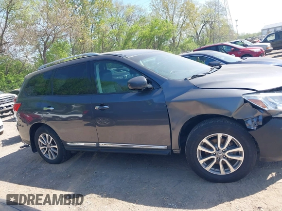 2014 Nissan Pathfinder SL with VIN 5N1AR2MM7EC644583, listed as a IAAI auction lot 42144978 with 152,761 mi miles. Bid and sale history available at carsss.com. Image 13.