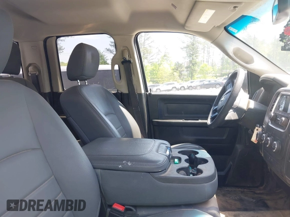 2020 Ram 1500 Tradesman z VIN 1C6RR6FT4LS148072, wystawiony jako IAAI lot #42041064 z przebiegiem 104 886 mil mil oraz . Historia ofert i sprzedaży dostępna na DreamBid. Obrazek 5.
