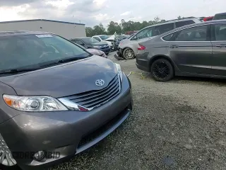 2013 Toyota Sienna XLE AAS z VIN 5TDYK3DCXDS297896, wystawiony jako Copart lot #57778165 z przebiegiem 239 360 mil mil oraz Szkoda całkowita • Salvage title. Historia ofert i sprzedaży dostępna na DreamBid. Obrazek 15.