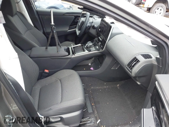 2024 Subaru Solterra Limited z VIN JTMABABA1RA049015, wystawiony jako IAAI lot #41878135 z przebiegiem 3 414 mil mil oraz . Historia ofert i sprzedaży dostępna na DreamBid. Obrazek 5.
