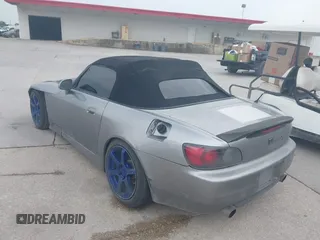 2001 Honda S2000 z VIN JHMAP114X1T009052, wystawiony jako IAAI lot #42264098 z przebiegiem 145 313 mil mil oraz . Historia ofert i sprzedaży dostępna na DreamBid. Obrazek 3.
