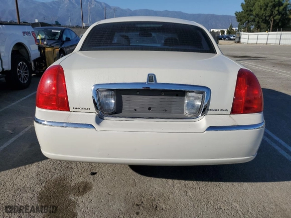 2006 Lincoln Town Car Signature Limited with VIN 1LNHM82W16Y639002, listed as a Copart auction lot 47540475 with 264,373 mi miles and Salvage Title. Bid and sale history available at carsss.com. Image 6.