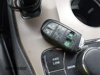 2014 Jeep Grand Cherokee Overland с VIN 1C4RJFCG6EC570431, выставлен на аукционе IAAI как лот 41935177 с пробегом 182 905 миль миль и . История ставок и продаж доступна на DreamBid. Изображение 11.