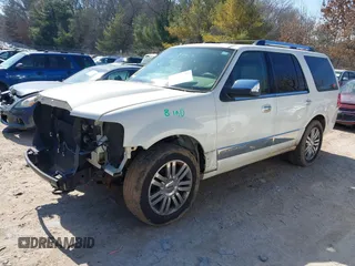 2007 Lincoln Navigator z VIN 5LMFU275X7LJ04864, wystawiony jako IAAI lot #41782780 z przebiegiem 171 433 mil mil oraz . Historia ofert i sprzedaży dostępna na DreamBid. Obrazek 2.