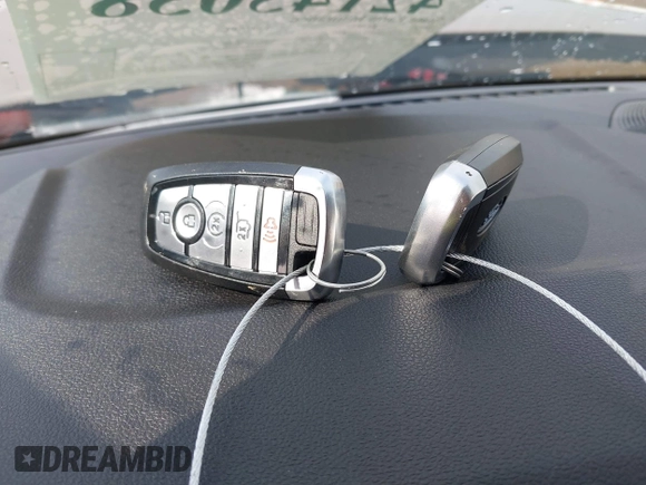 2020 Ford Escape Titanium z VIN 1FMCU9J92LUB48243, wystawiony jako IAAI lot #42143038 z przebiegiem 63 172 mil mil oraz . Historia ofert i sprzedaży dostępna na DreamBid. Obrazek 11.