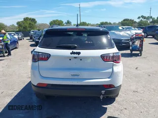 2022 Jeep Compass Latitude with VIN 3C4NJCBB0NT235267, listed as a IAAI auction lot 41700373 with 24,768 mi miles and . Bid and sale history available at carsss.com. Image 16.