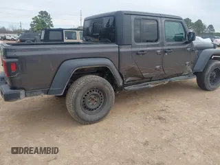 2020 Jeep Gladiator Sport S with VIN 1C6HJTAG2LL151865, listed as a IAAI auction lot 41649805 with 117,093 mi miles. Bid and sale history available at carsss.com. Image 4.