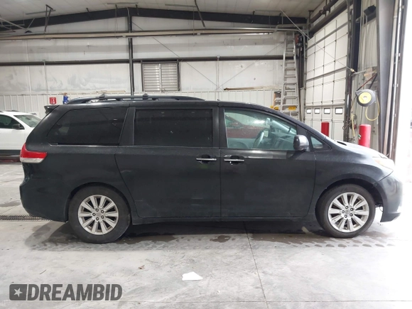 2012 Toyota Sienna XLE AAS z VIN 5TDYK3DC2CS197032, wystawiony jako IAAI lot #41942666 z przebiegiem 304 582 mil mil oraz . Historia ofert i sprzedaży dostępna na DreamBid. Obrazek 13.