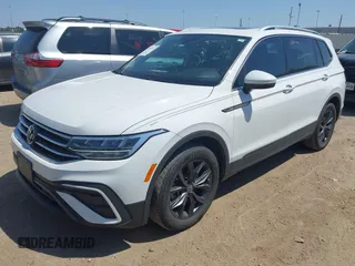 2022 Volkswagen Tiguan SE with VIN 3VV3B7AX7NM032705, listed as a IAAI auction lot 41987713 with 34,010 mi miles and . Bid and sale history available at DreamBid. Image 2.