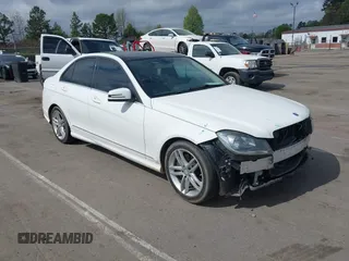 2014 Mercedes-Benz C 300 Sport z VIN WDDGF8AB0EA941628, wystawiony jako IAAI lot #41907802 z przebiegiem 88 812 mil mil oraz . Historia ofert i sprzedaży dostępna na DreamBid. Obrazek 1.
