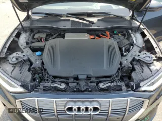 2019 Audi e-tron Prestige с VIN WA1VAAGE4KB012244, выставлен на аукционе Copart как лот 61049715 с пробегом 45 078 миль миль и Списание • Salvage title. История ставок и продаж доступна на DreamBid. Изображение 12.