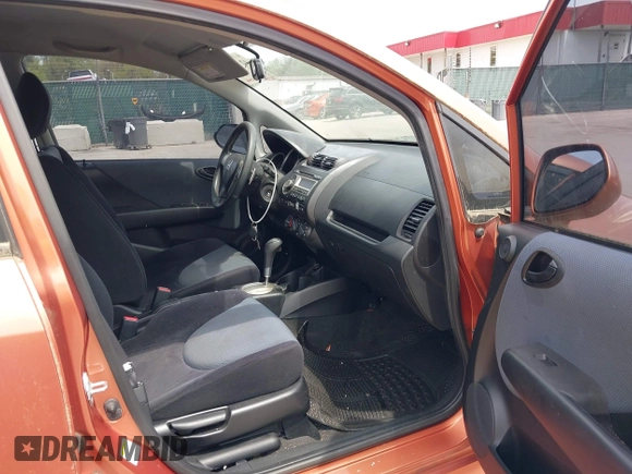 2007 Honda Fit Sport with VIN JHMGD38687S025450, listed as a IAAI auction lot 42124564 with 207,838 mi miles. Bid and sale history available at carsss.com. Image 5.
