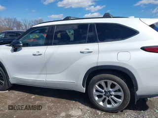 2022 Toyota Highlander XSE with VIN 5TDLZRBH0NS235559, listed as a IAAI auction lot 41684126 with 23,671 mi miles and . Bid and sale history available at DreamBid. Image 14.