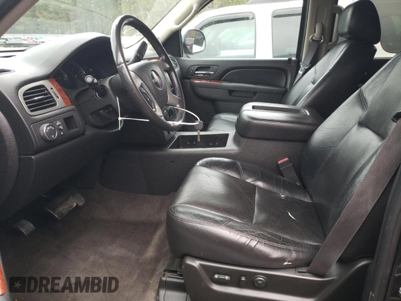 2011 GMC Yukon XL SLT with VIN 1GKS1KE03BR257537, listed as a Copart auction lot 89073705 with 219,547 mi miles and Salvage Title. Bid and sale history available at DreamBid. Image 7.