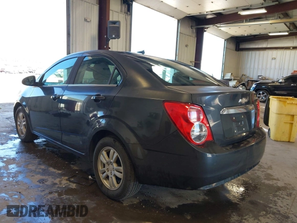 2014 Chevrolet Sonic LT z VIN 1G1JC5SH2E4199864, wystawiony jako IAAI lot #42370631 z przebiegiem 59 781 mil mil oraz . Historia ofert i sprzedaży dostępna na DreamBid. Obrazek 3.