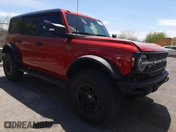 2024 Ford Bronco Wildtrak z VIN 1FMEE2BP1RLB27070, wystawiony jako Copart lot #54312945 z przebiegiem 3 354 mil mil oraz Szkoda całkowita • Salvage title. Historia ofert i sprzedaży dostępna na DreamBid. Obrazek 4.