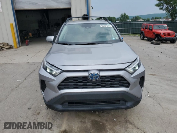 2022 Toyota RAV4 Hybrid XLE z VIN 4T3RWRFVXNU050291, wystawiony jako Copart lot #59721295 z przebiegiem 83 752 mil mil oraz Szkoda całkowita • Salvage title. Historia ofert i sprzedaży dostępna na DreamBid. Obrazek 5.