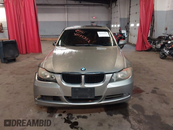 2008 BMW 3 Series 328i z VIN WBAVA37598NL44749, wystawiony jako IAAI lot #42135352 z przebiegiem 132 821 mil mil oraz . Historia ofert i sprzedaży dostępna na DreamBid. Obrazek 12.