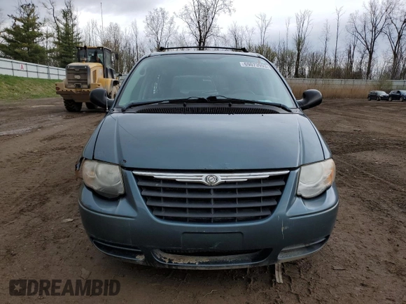 2005 Chrysler Town & Country Touring with VIN 2C4GP54L75R190582, listed as a Copart auction lot 69073993 with 211,299 mi miles and Clean Title. Bid and sale history available at carsss.com. Image 5.