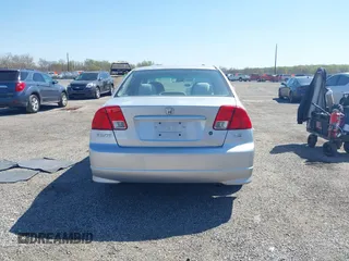 2005 Honda Civic LX with VIN 2HGES16595H589224, listed as a IAAI auction lot 42068288 with 175,049 mi miles and . Bid and sale history available at carsss.com. Image 16.