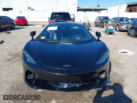 2020 McLaren GT with VIN SBM22GCA1LW000498, listed as a IAAI auction lot 41265247 with 18,465 mi miles. Bid and sale history available at carsss.com. Image 13.