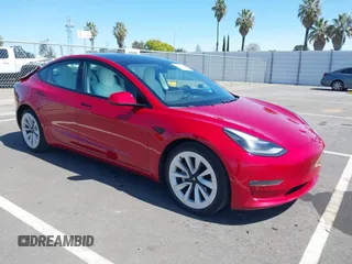 2021 Tesla Model 3 Long Range z VIN 5YJ3E1EB1MF997208, wystawiony jako IAAI lot #41944276 z przebiegiem 110 361 mil mil oraz . Historia ofert i sprzedaży dostępna na DreamBid. Obrazek 1.