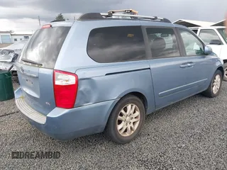 2008 Kia Sedona LX with VIN KNDMB233886206088, listed as a IAAI auction lot 41948185 with 203,327 mi miles. Bid and sale history available at carsss.com. Image 4.