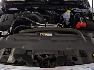 2022 Ram 1500 Tradesman z VIN 3C6JR6DT8NG374397, wystawiony jako Copart lot #47413765 z przebiegiem 35 652 mil mil oraz Czysty tytuł • Clean title. Historia ofert i sprzedaży dostępna na DreamBid. Obrazek 13.