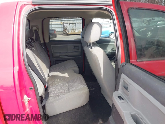 2008 Dodge Dakota SLT z VIN 1D7HW48K88S594342, wystawiony jako IAAI lot #41819673 z przebiegiem 116 134 mil mil oraz . Historia ofert i sprzedaży dostępna na DreamBid. Obrazek 8.