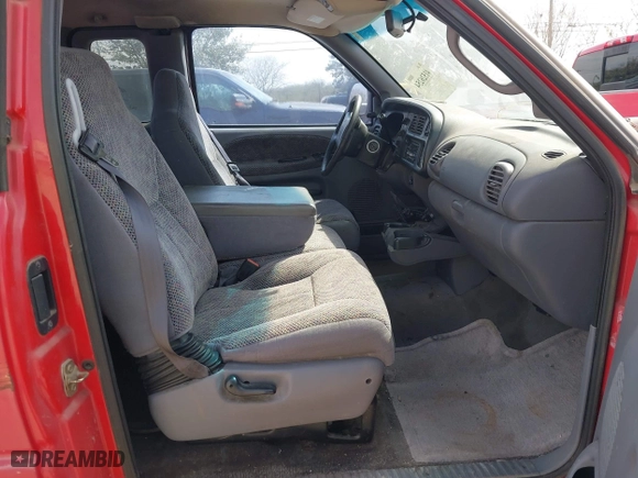 1998 Dodge Ram 1500 with VIN 3B7HC13Z3WG233093, listed as a IAAI auction lot 41526254 with 260,000 mi miles. Bid and sale history available at carsss.com. Image 5.