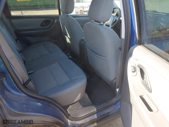 2007 Ford Escape XLT with VIN 1FMYU93137KA13657, listed as a IAAI auction lot 42060707 with 118,580 mi miles. Bid and sale history available at carsss.com. Image 8.