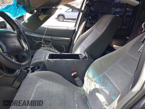 2000 Ford Explorer XLT with VIN 1FMZU63E1YZB81246, listed as a IAAI auction lot 41341700 with 241,373 mi miles and . Bid and sale history available at DreamBid. Image 5.