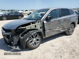 2018 Mitsubishi Outlander ES z VIN JA4AD2A39JJ001778, wystawiony jako Copart lot #52923235 z przebiegiem 136 549 mil mil oraz Szkody całkowita. Historia ofert i sprzedaży dostępna na DreamBid. Obrazek 1.