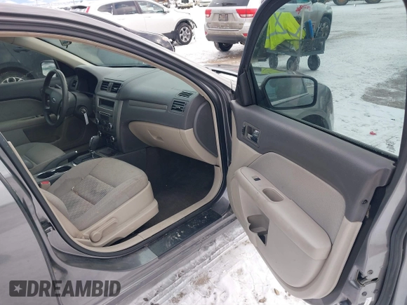 2010 Ford Fusion SE with VIN 3FAHP0HGXAR128916, listed as a IAAI auction lot 41371966 with 123,445 mi miles. Bid and sale history available at carsss.com. Image 5.