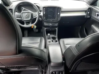2019 Volvo XC40 Momentum with VIN YV4162XZ8K2019466, listed as a Copart auction lot 58828695 with 81,211 mi miles and Clean title. Bid and sale history available at DreamBid. Image 8.
