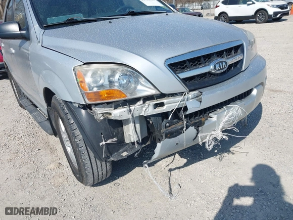 2009 Kia Sorento LX with VIN KNDJD735095872431, listed as a IAAI auction lot 41785965 with 205,117 mi miles. Bid and sale history available at carsss.com. Image 6.