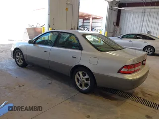 2001 Lexus ES 300 with VIN JT8BF28G710305676, listed as a IAAI auction lot 42142188 with 210,453 mi miles. Bid and sale history available at carsss.com. Image 3.