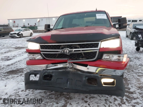 2006 Chevrolet Silverado 1500 LT1 with VIN 2GCEK13TX61118887, listed as a IAAI auction lot 41003882 with 171,532 mi miles. Bid and sale history available at carsss.com. Image 6.